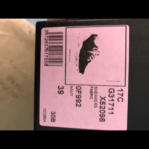 New in box Chanel 17c sneakers, size 9. Never worn - Picture 5 of 8